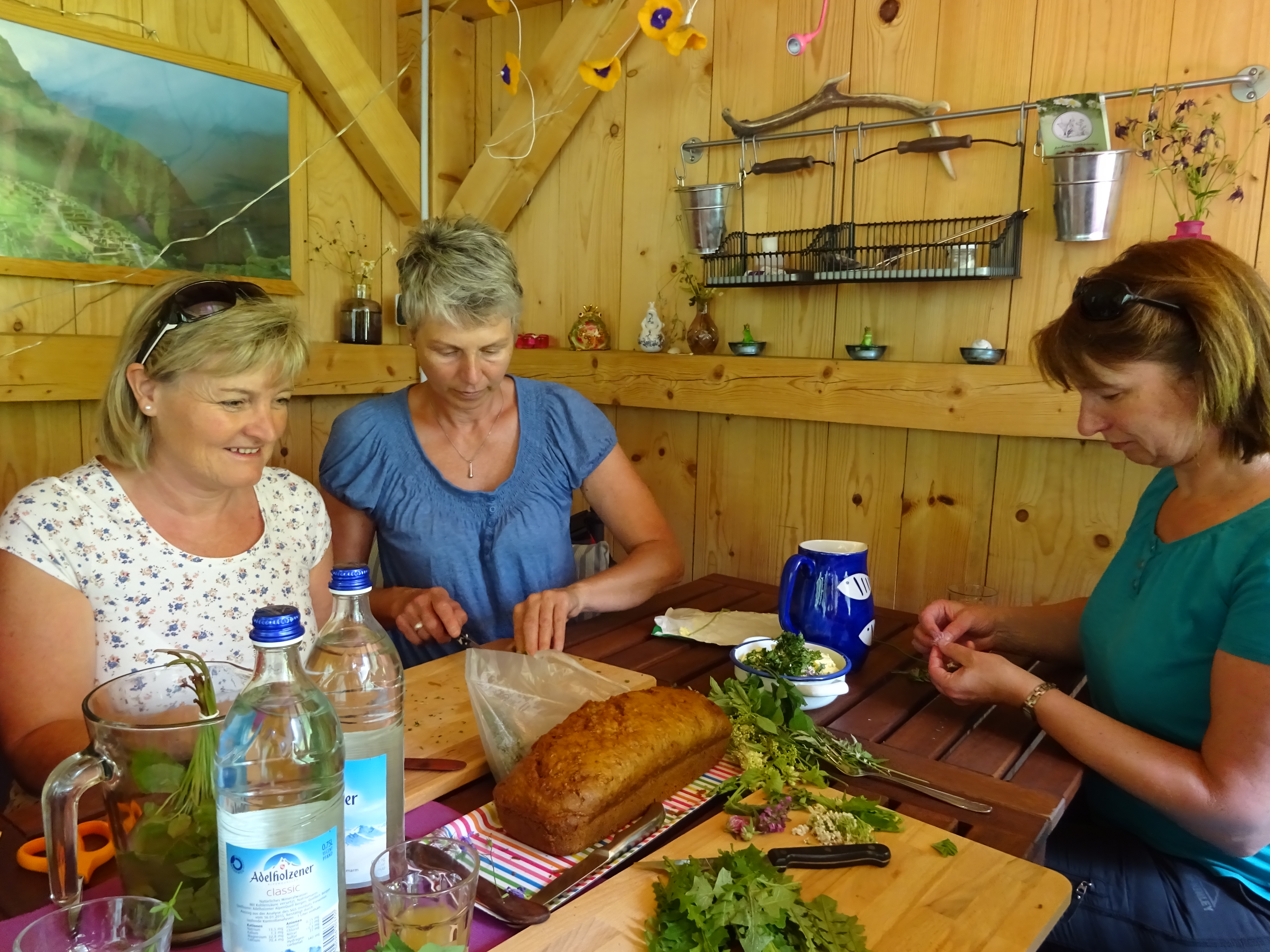 Mit Wildkräutern eine gschmackige Brotzeit zaubern – Kräuterwanderung am 16. Juni mit Andrea Hochhäusler