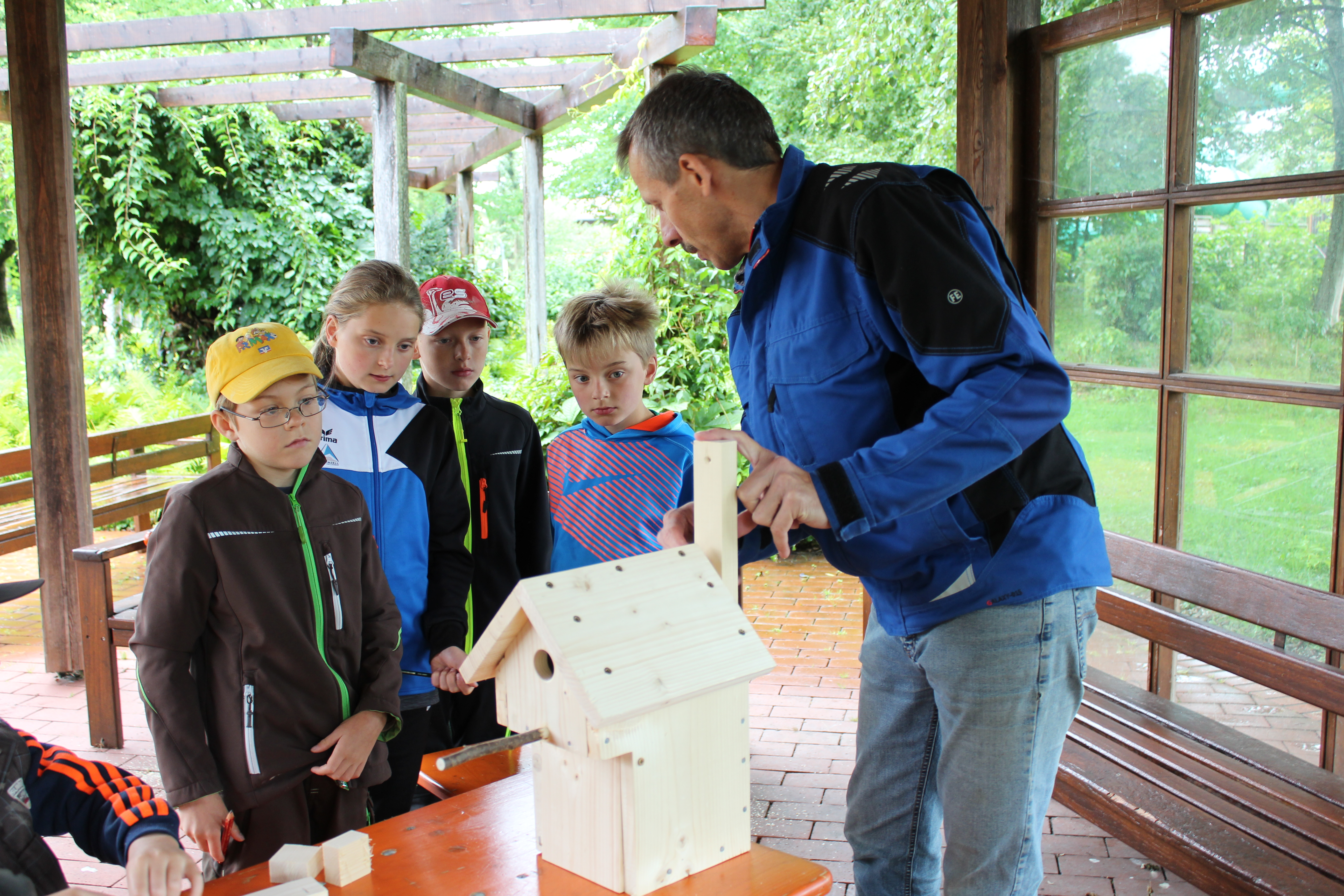 Nistkastenbauen im Rahmen des Kinderferienprogramms am 11. August 2017